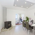 Nikola Apartment