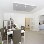 Nikola Apartment *