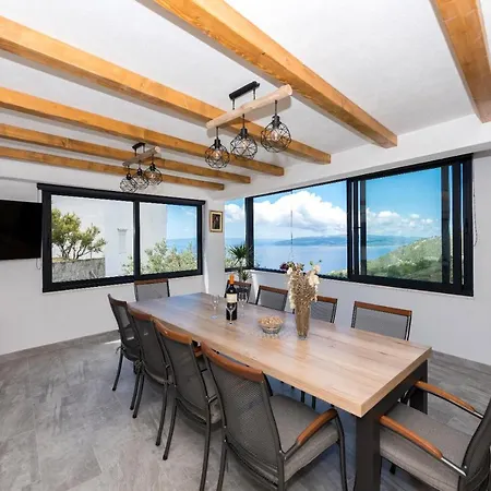 Nikola Apartment