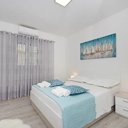 Apartment Nikola *