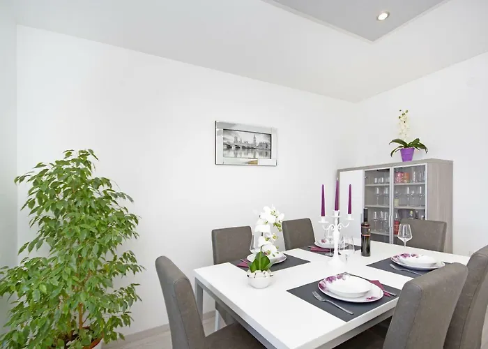 Nikola Appartement *