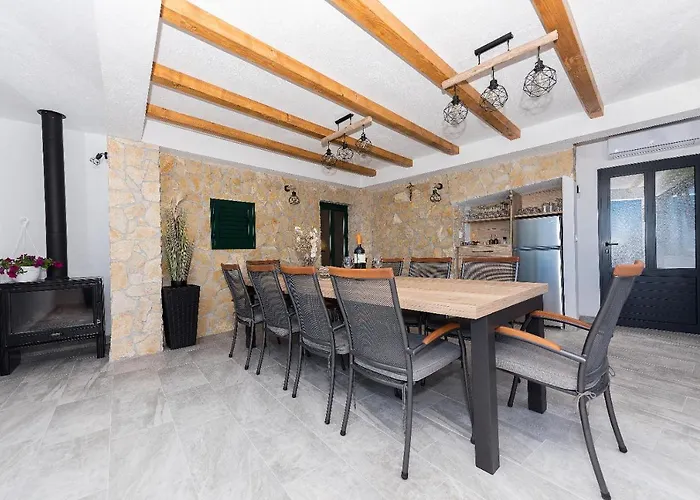 Nikola 马卡尔斯卡